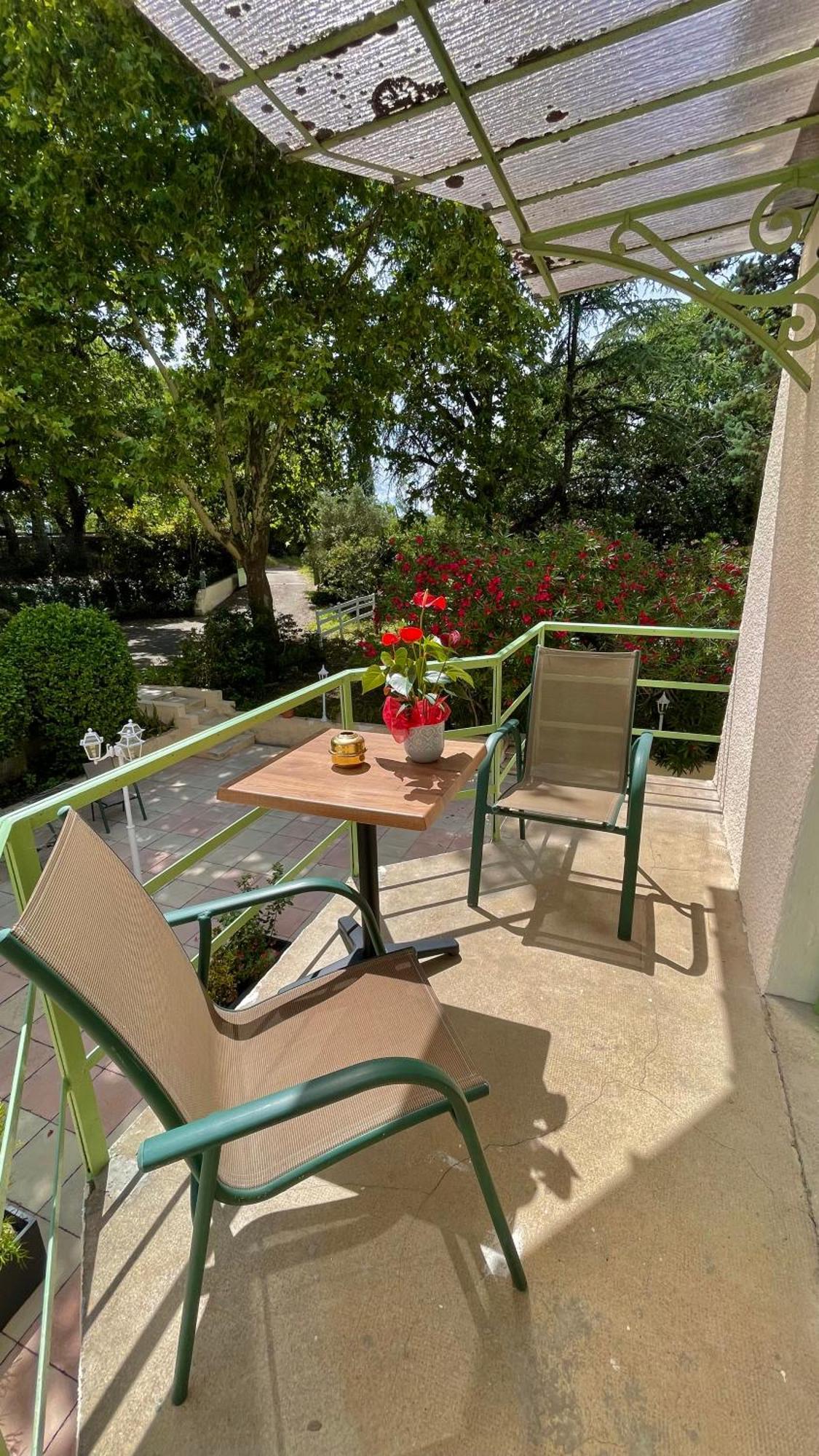 Apartamento Pavillon de l’Étang Châteauneuf-du-Rhône Exterior foto